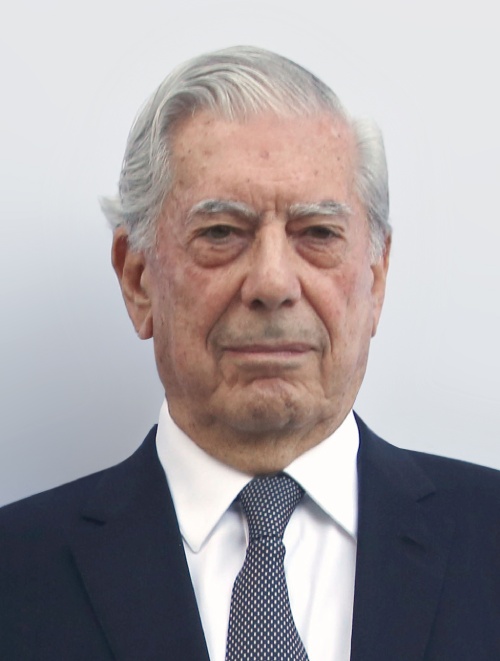 Vargas Llosa vestido de gala en la Ceremonia de Entrega del XIII Prix Diálogo.