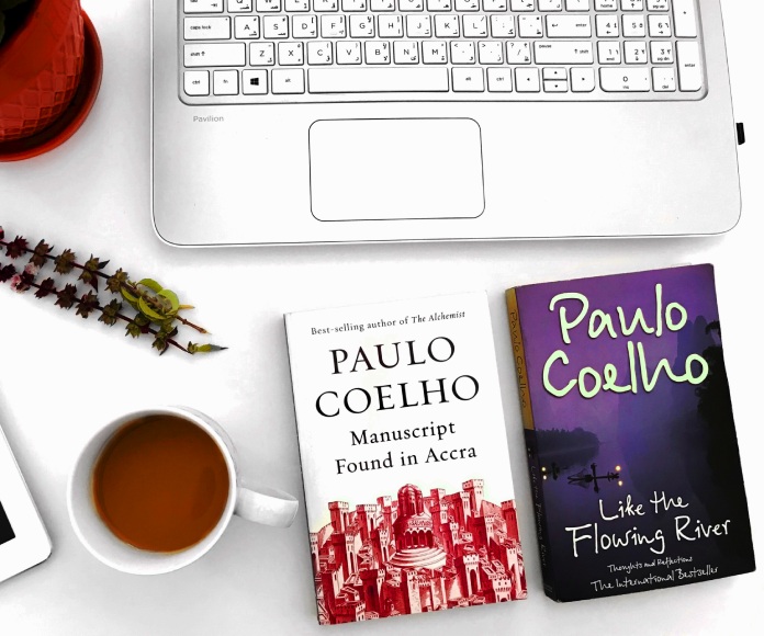 Dos libros de Coelho.