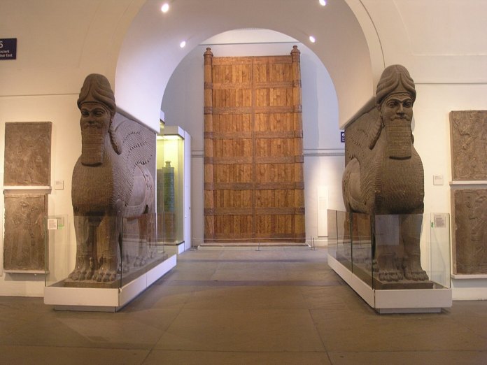 Esculturas mesopotámicas - Lamasu del palacio de Ashurnasirpal II