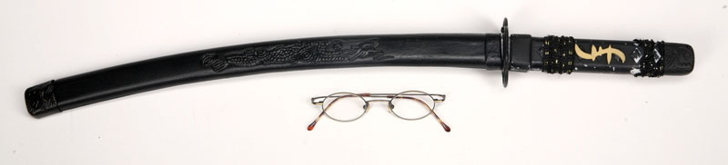 Espada y gafas de Hiro Nakamura de la serie Héroes