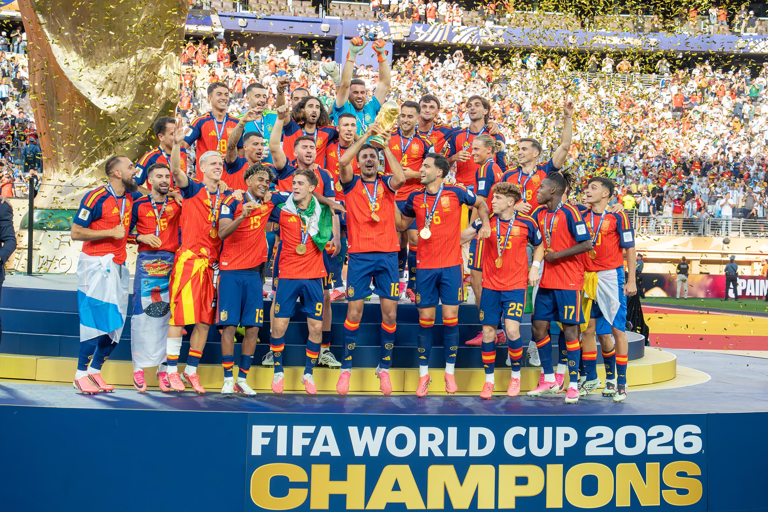 España levantando el trofeo de la Copa del Mundo durante el partido Argentina vs España, 19 de julio de 2026.