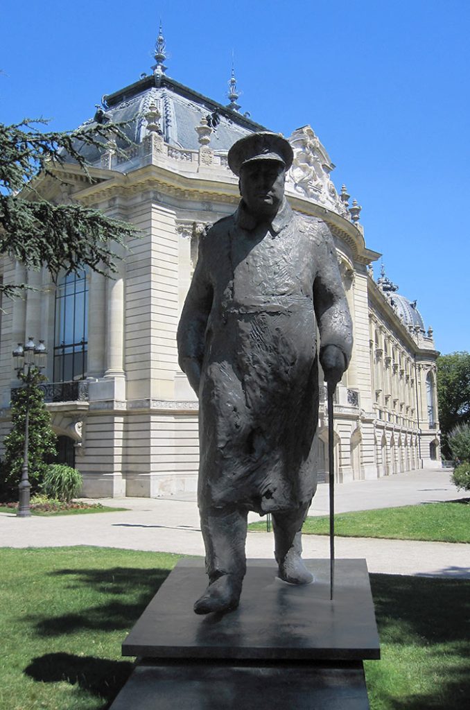 Estatua de Winston Churchill cerca del Petit Palais en París, Francia.
