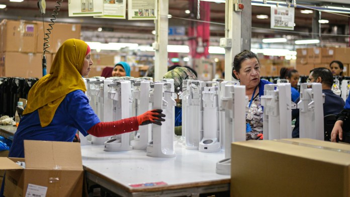 EU acuerda enfrentar los trabajos forzados en manufactura