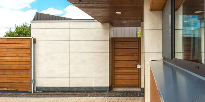 Fachada de casa moderna minimalista hecha de madera y hormigón