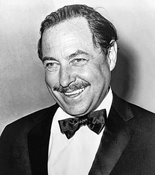 Fotografía en blanco y negro de Tennessee Williams.