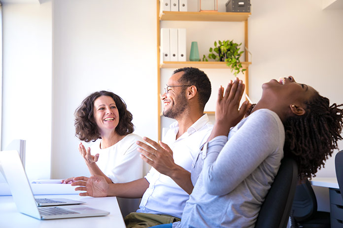 felicidad en el trabajo - divertirse