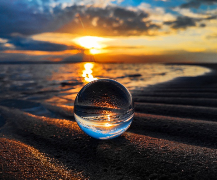 Bola de cristal reflectante.