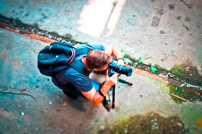 Estudiante sacando una foto