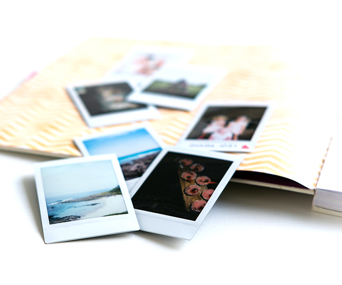 Fotos polaroid sobre album