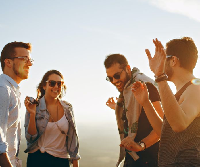 Personas con gafas de sol