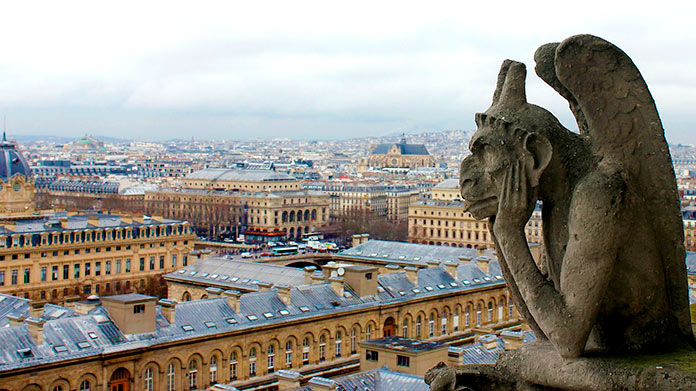 gárgola observa París