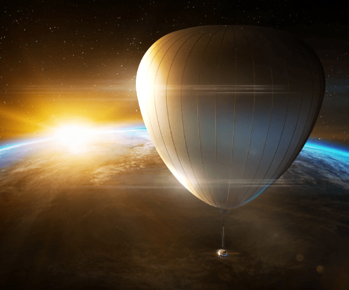 Globo de Halo Space en la estratosfera con la Tierra debajo