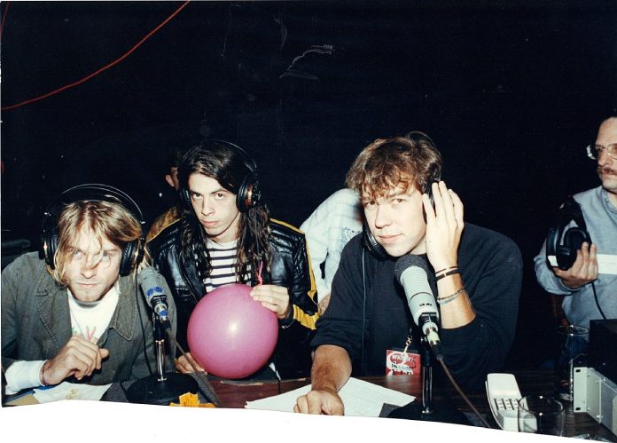 Kurt Cobain de Nirvana (izquierda) y Dave Grohl durante una entrevista. 