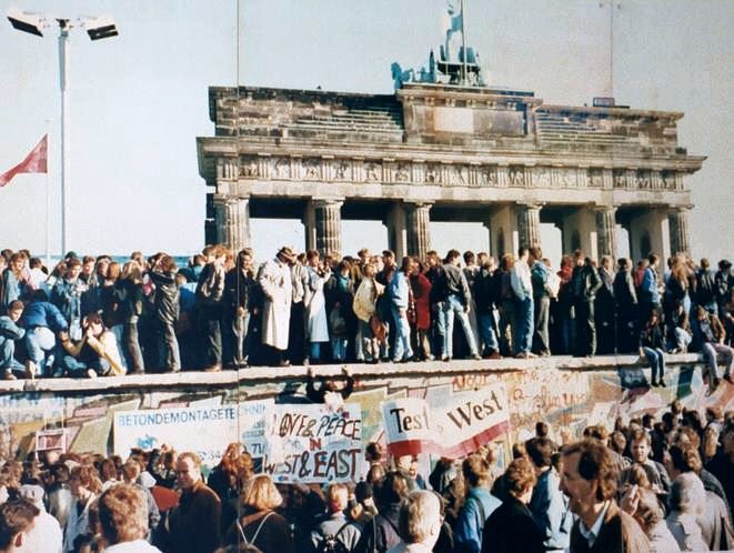 Hechos históricos importantes -  Caída del muro de Berlín