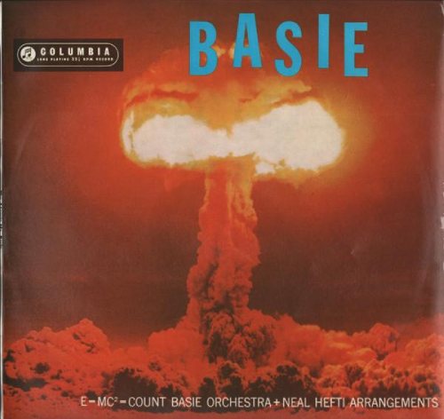 La portada de  The Atomic Mr. Basie  muestra la explosión de una bomba atómica. 
