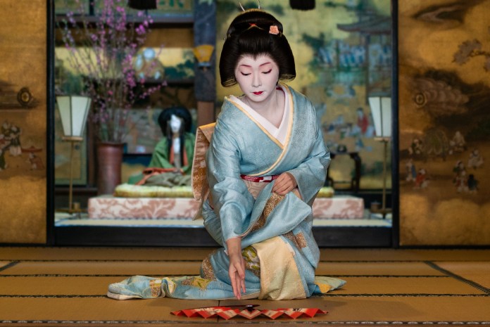 Una geisha como pieza fundamental en la historia del maquillaje.
