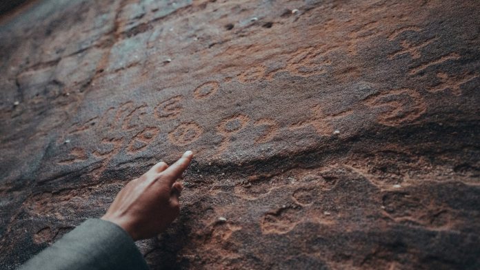 La exposición «Las historias que guardamos» revela esfuerzos de conservación de artefactos del Antiguo Egipto