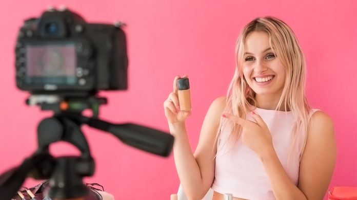 Influencer grabando un vídeo para Instagram