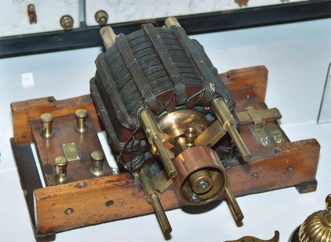 Inventos de Nikola Tesla: Motor de inducción con corriente alterna.