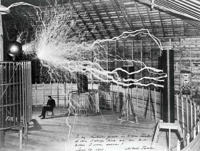 Inventos de Nikola Tesla: Transmisor amplificador