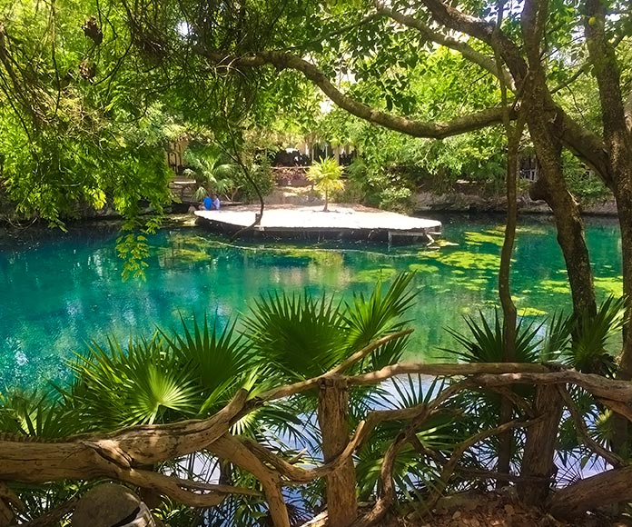 Laguna en Quintana de Roo, México