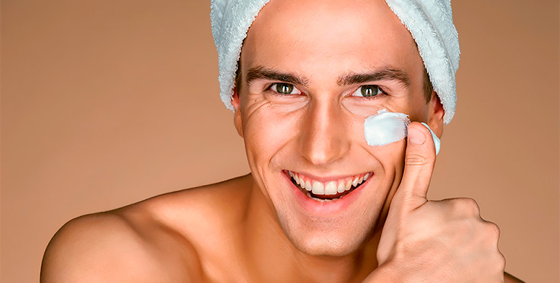 Cómo hacer una limpieza facial para hombres - 5 pasos