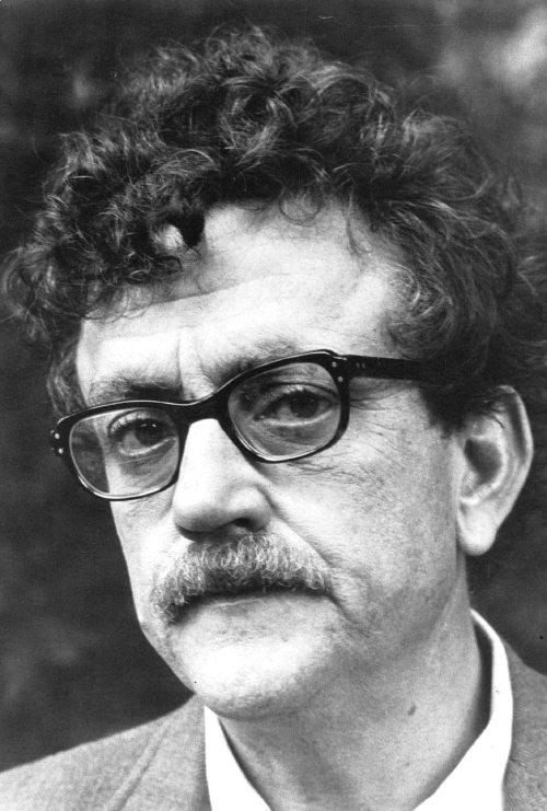 Fotografía en blanco y negro de Kurt Vonnegut. 