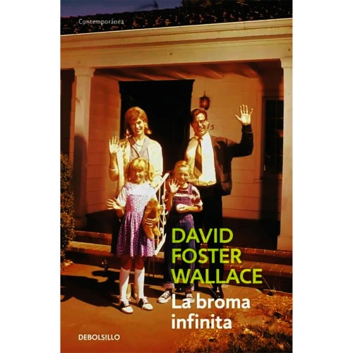 La portada del libro muestra a una familia feliz saludando dese el frente de su casa.