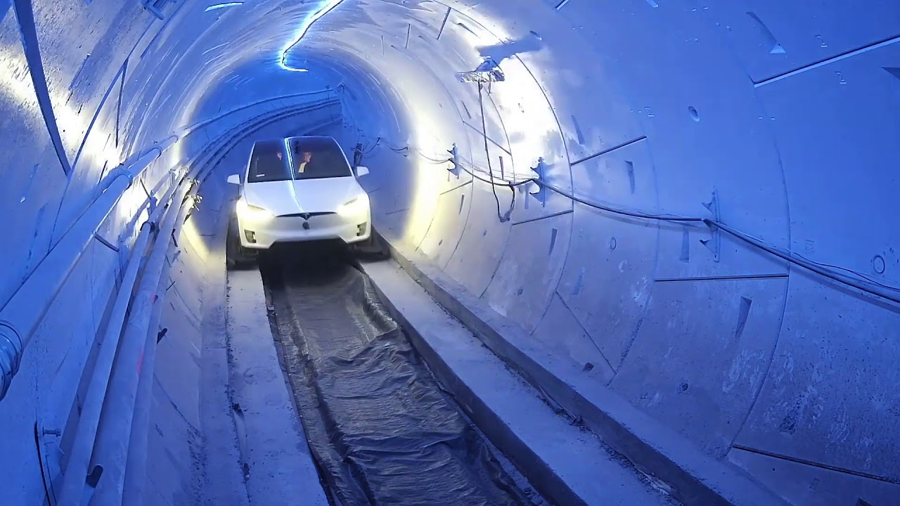 Elon Musk abre el primer túnel subterráneo para aliviar el tráfico en Los Ángeles