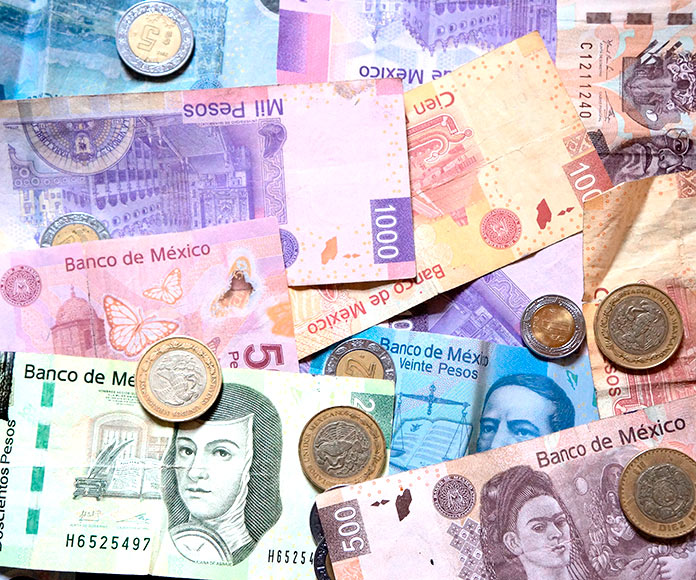 Billetes y monedas pesos mexicanos
