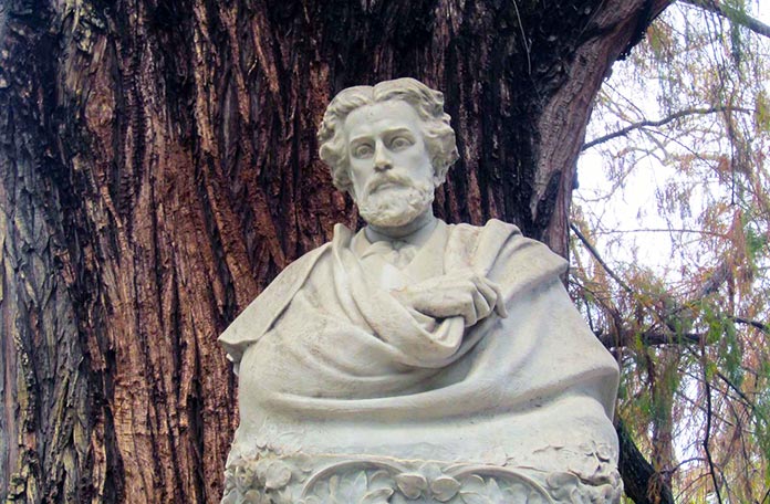 Monumento de Gustavo Adolfo Becquer en en parque de María Luisa, Sevilla