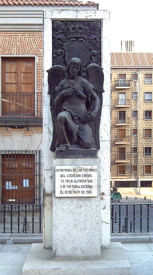 Monumento dedicado a las víctimas del atentado que sufrió el rey Alfonso XIII en Madrid.