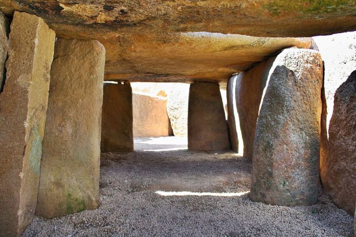 Monumentos prehistóricos - Dolmen del prado de Lácara - Badajoz