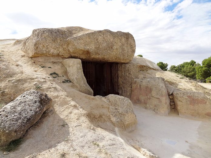 Monumentos prehistóricos - Dolmen de Menga - Antequera