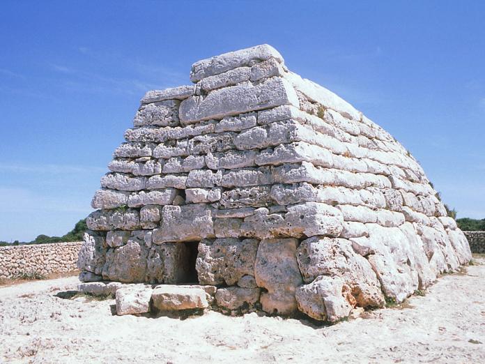 Monumentos prehistóricos - Naveta des Tudons - Menorca