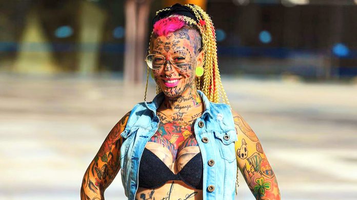 La mujer más tatuada de Europa se ha cansado de verse así