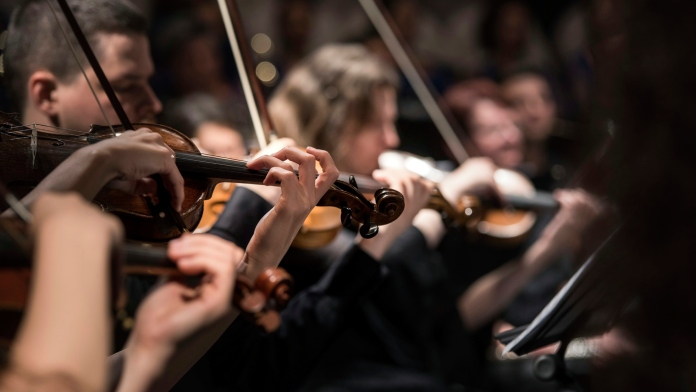 Música clásica, violines, orquesta