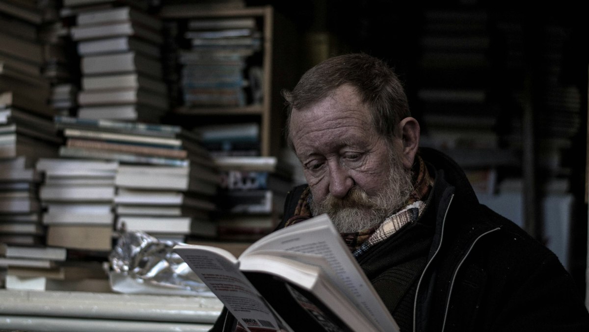 Narrador metadiegético: qué es, tipos, características, ejemplos, obras que lo utilizan y consejos para escritores