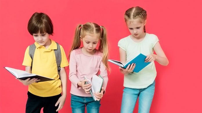 niños leyendo