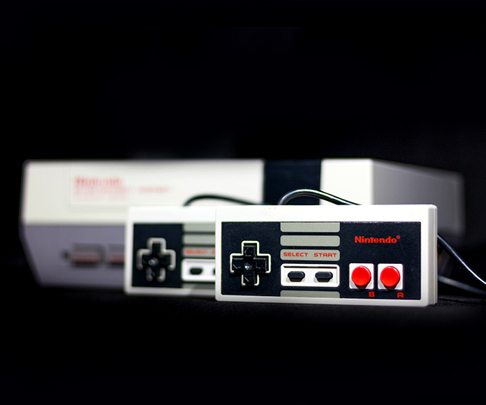 Consola y mandos de la Nintendo NES