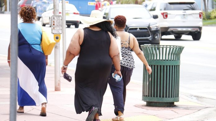 Mujeres caminando