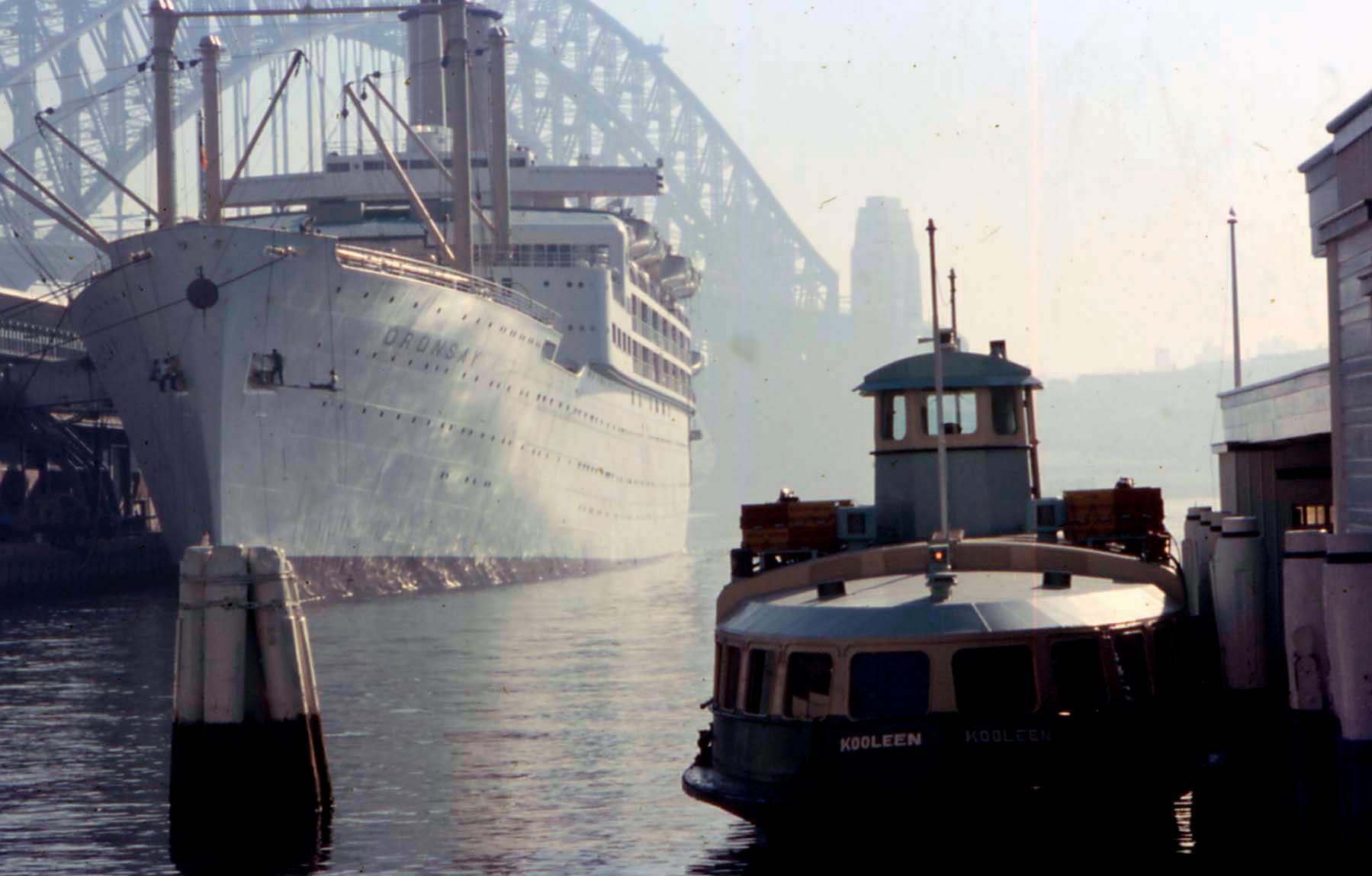 El transatlántico Oronsay atracado en la zona de Circular Quay, Sydney, 1970