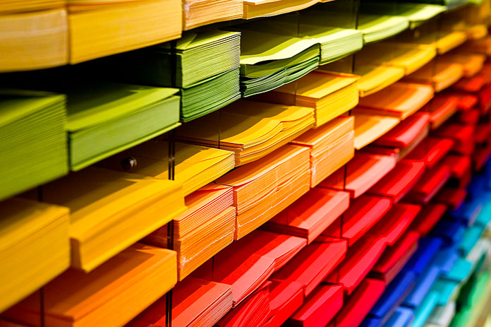 Hojas de papel de diversos colores