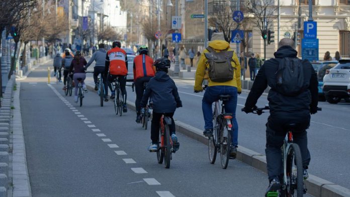 Personas en bicicleta