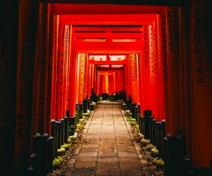 Camino hacia un templo japonés.