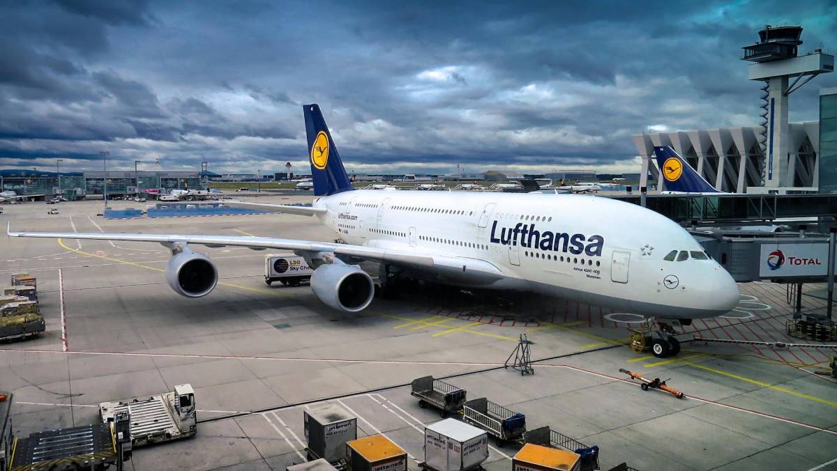 Lufthansa y el sindicato de auxiliares de vuelo alcanzan un histórico acuerdo salarial hasta 2026