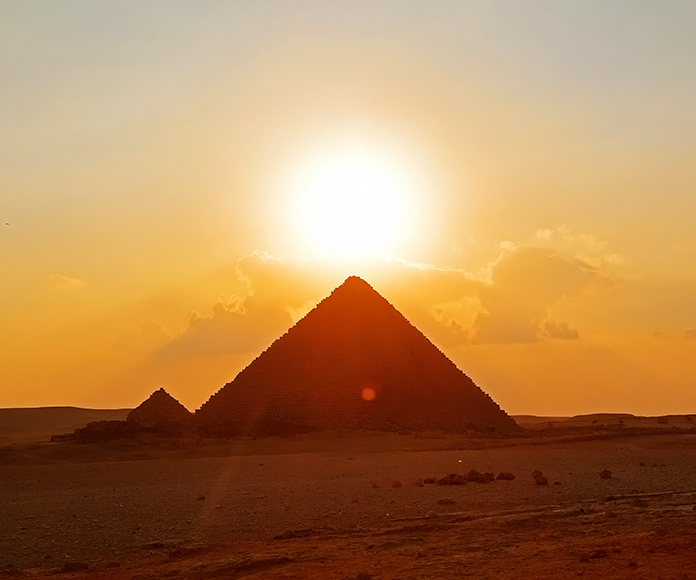 pirámides de Giza al atardecer