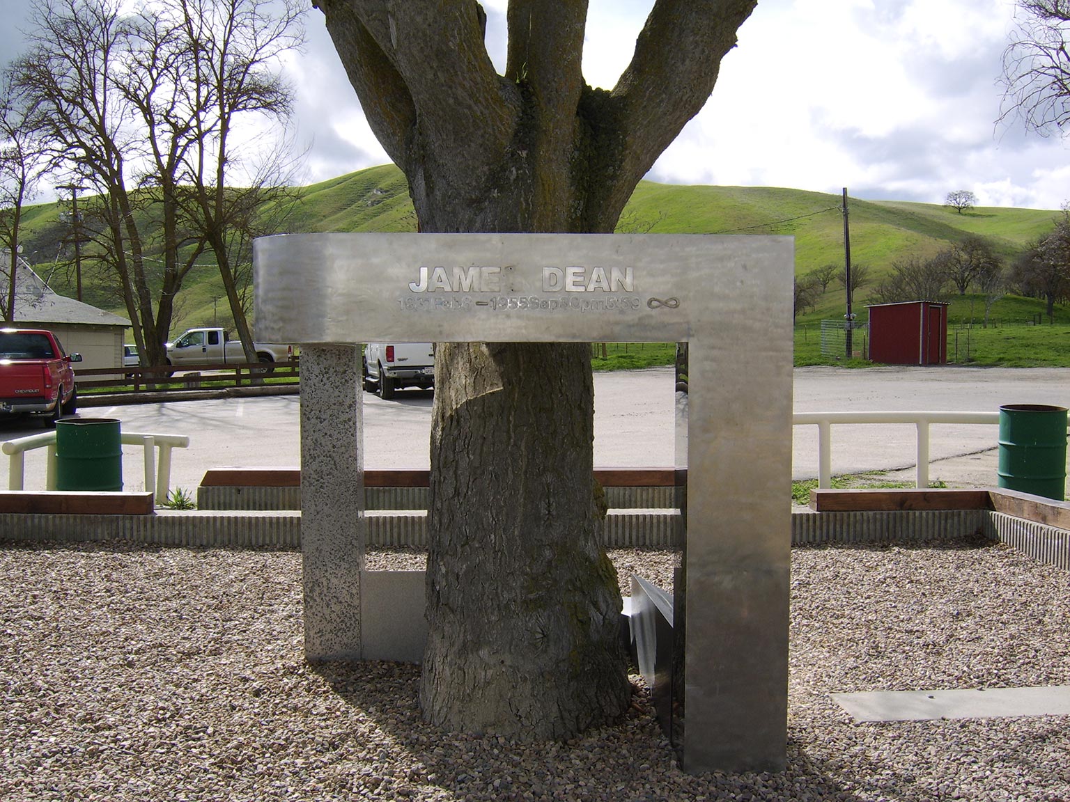 Monumento dedicado a James Dean en Cholame, California.