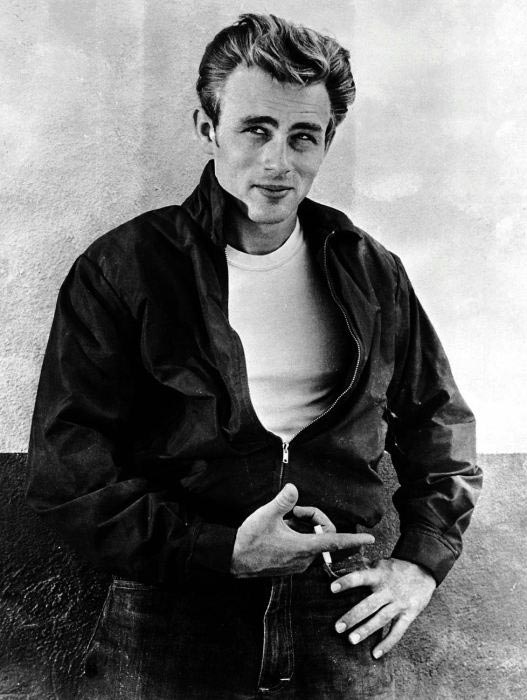Fotografía promocional de James Dean para la película "Rebelde sin causa", 1955