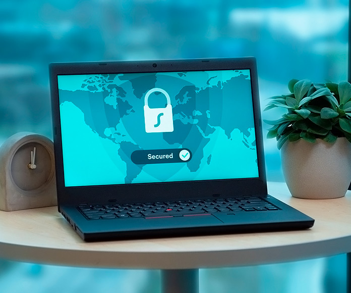 ordenador portátil con aplicación VPN